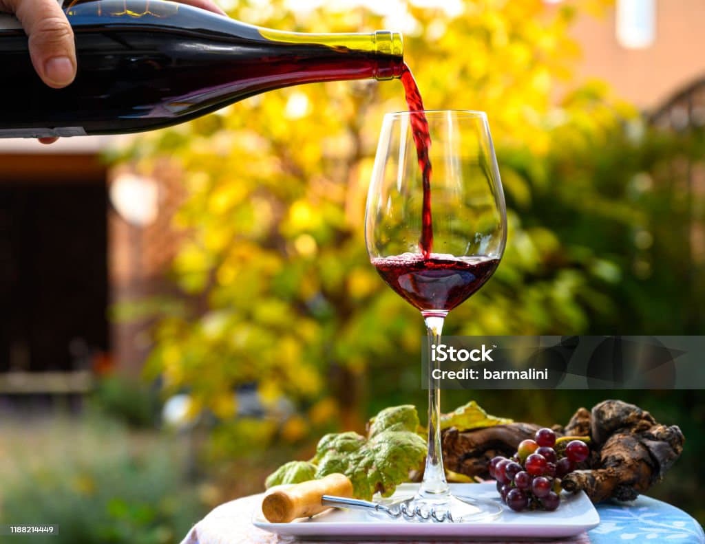 bouteille et verre de vin
